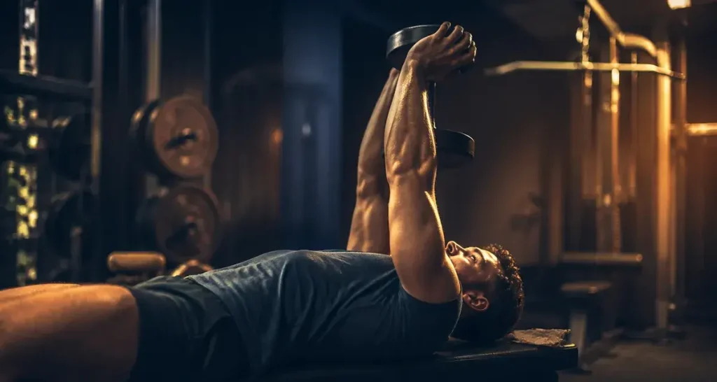 Pull over exercice pour muscler le dos et ouvrir la cage thoracique