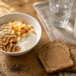 Petit déjeuner cholestérol : fibres, pain complet, flocons d’avoine